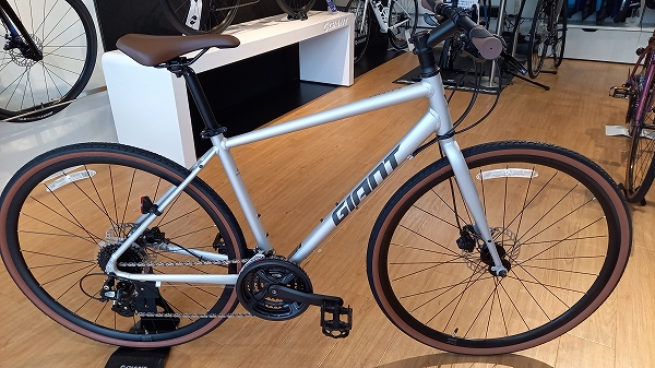 クロスバイク「エスケープR ディスク」入荷 ｜ ジャイアントストア高知