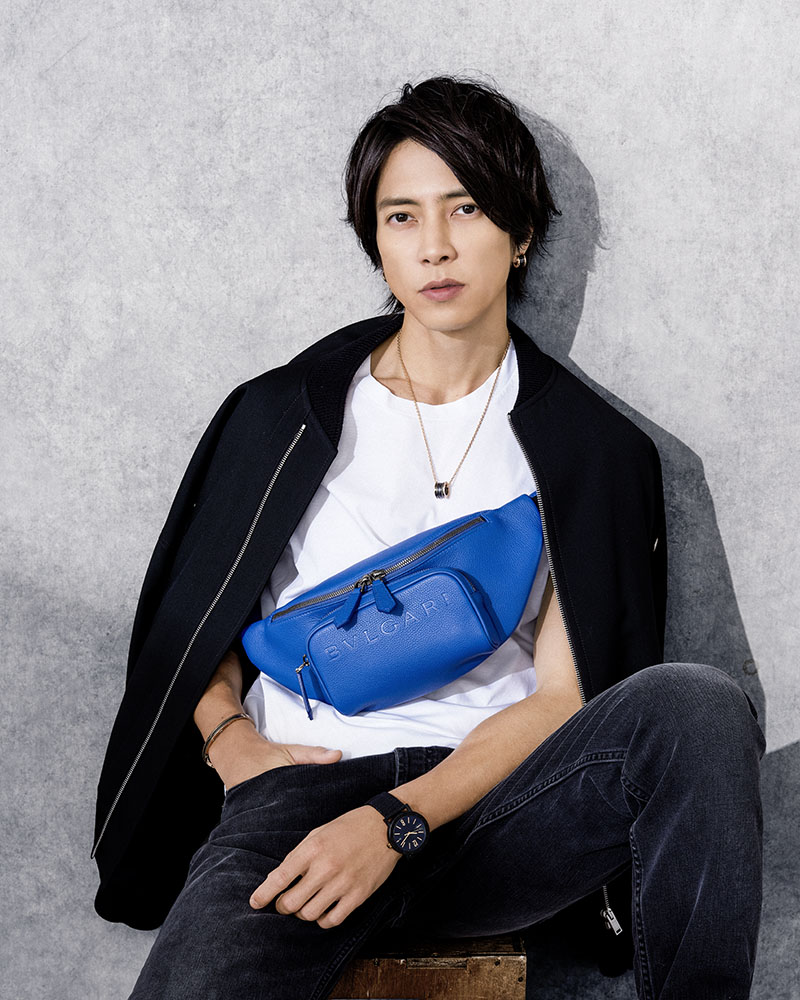 山下智久が魅せる！ ブルガリの新作バッグは、環境へ最大限配慮した