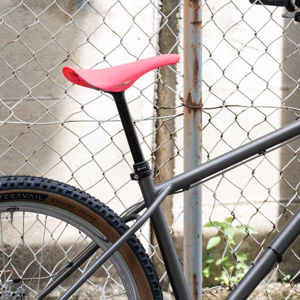 KASHIMAX* aero bmx saddle (red) - BLUE LUG GLOBAL ONLINE STORE