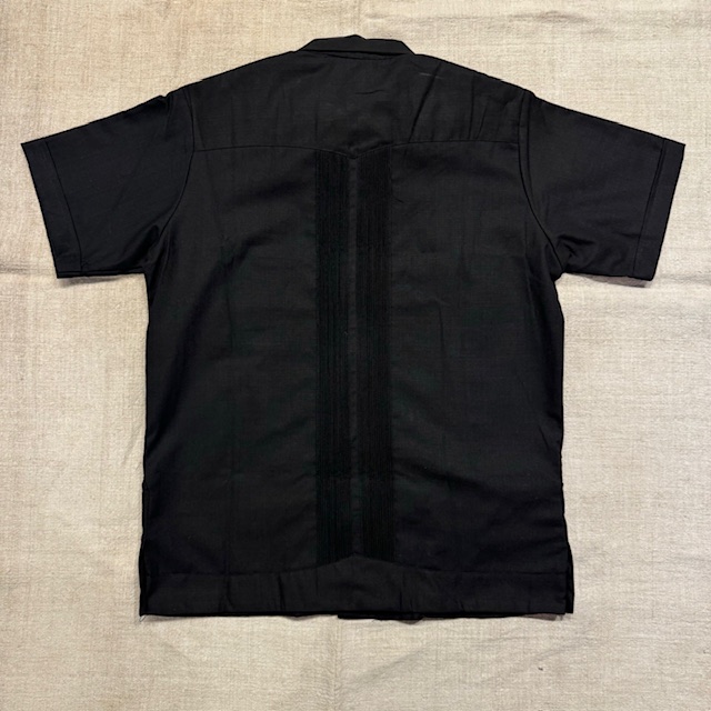 ESTRELLA STANDARD S/S GUAYABERA BLACK | Glam Inc.