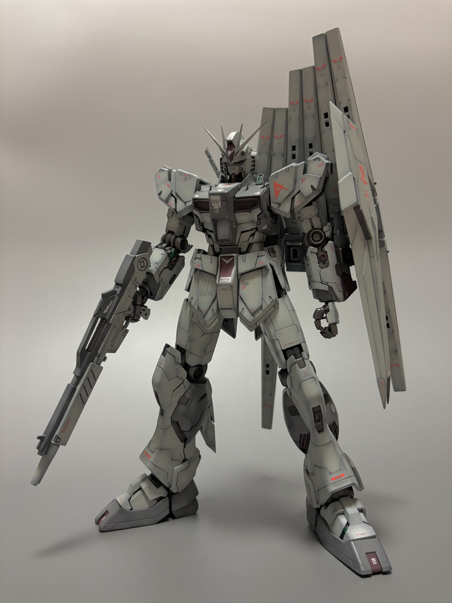 MG 1/100 RX-93 νGUNDAM（ニューガンダム）Ver.Ka｜kiyoさんのガンプラ