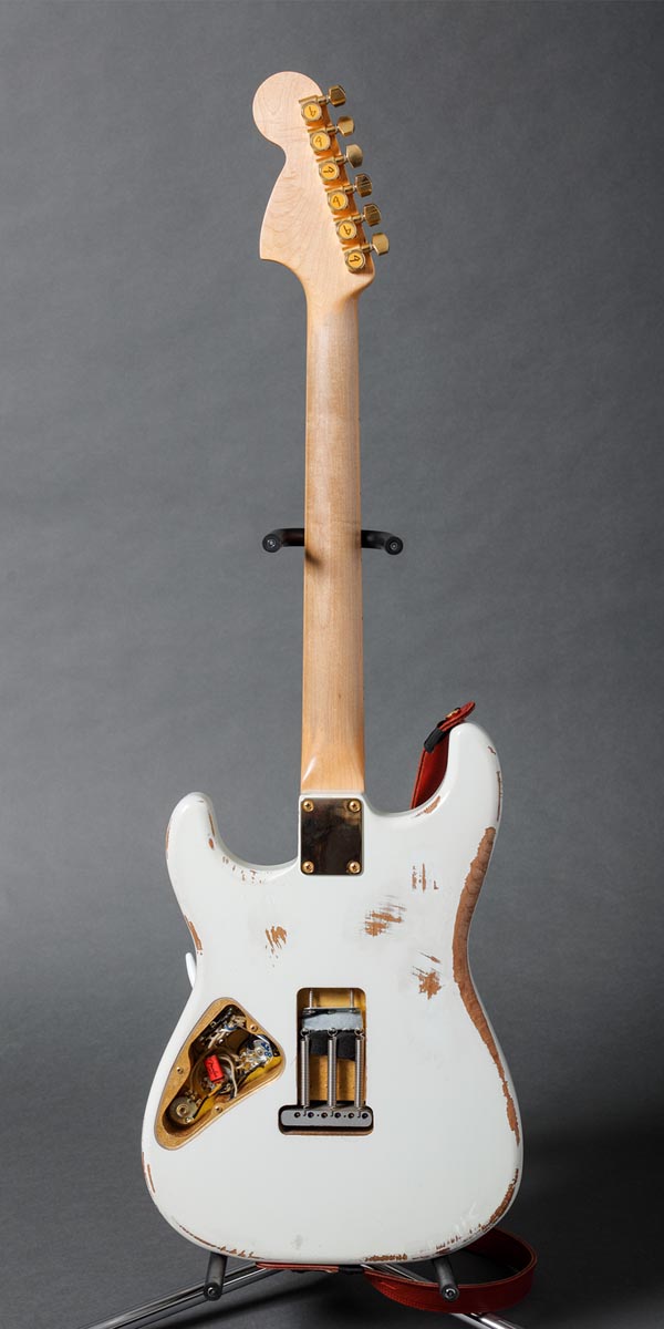 ken（L'Arc〜en〜Ciel）が愛用する5本のストラトキャスターを、ken本人