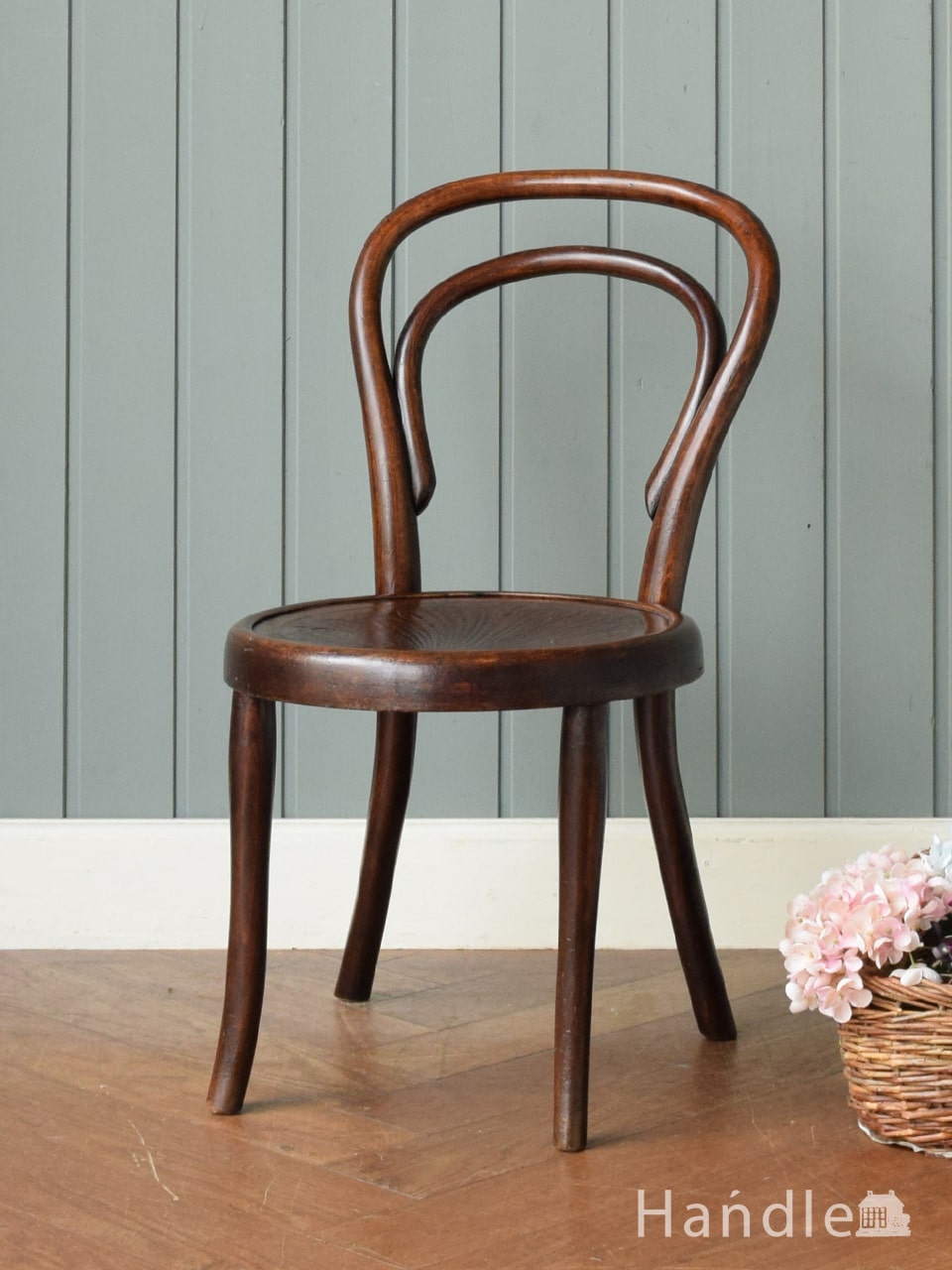 アンティークのベントウッドチェア、編み座がおしゃれなめずらしい