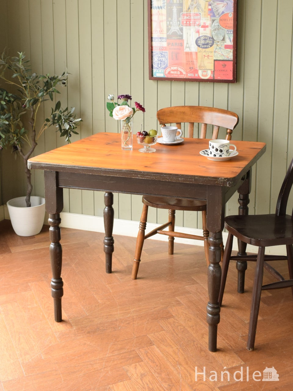 オールドパイン材のアンティーク家具、2トーンカラーのおしゃれな