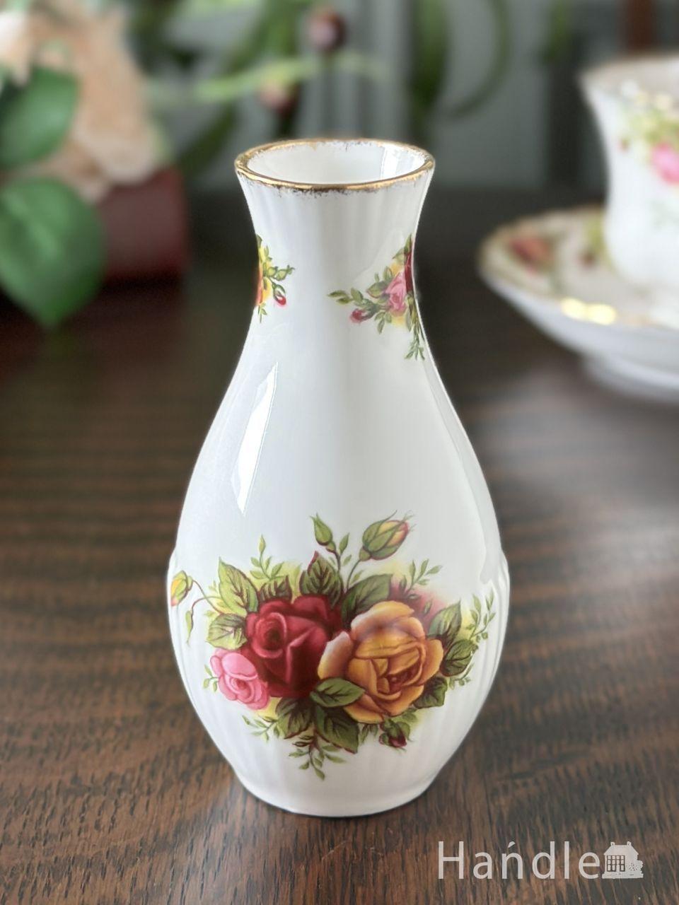 アンティークガラスのフラワーベース、イギリスから届いたプレス