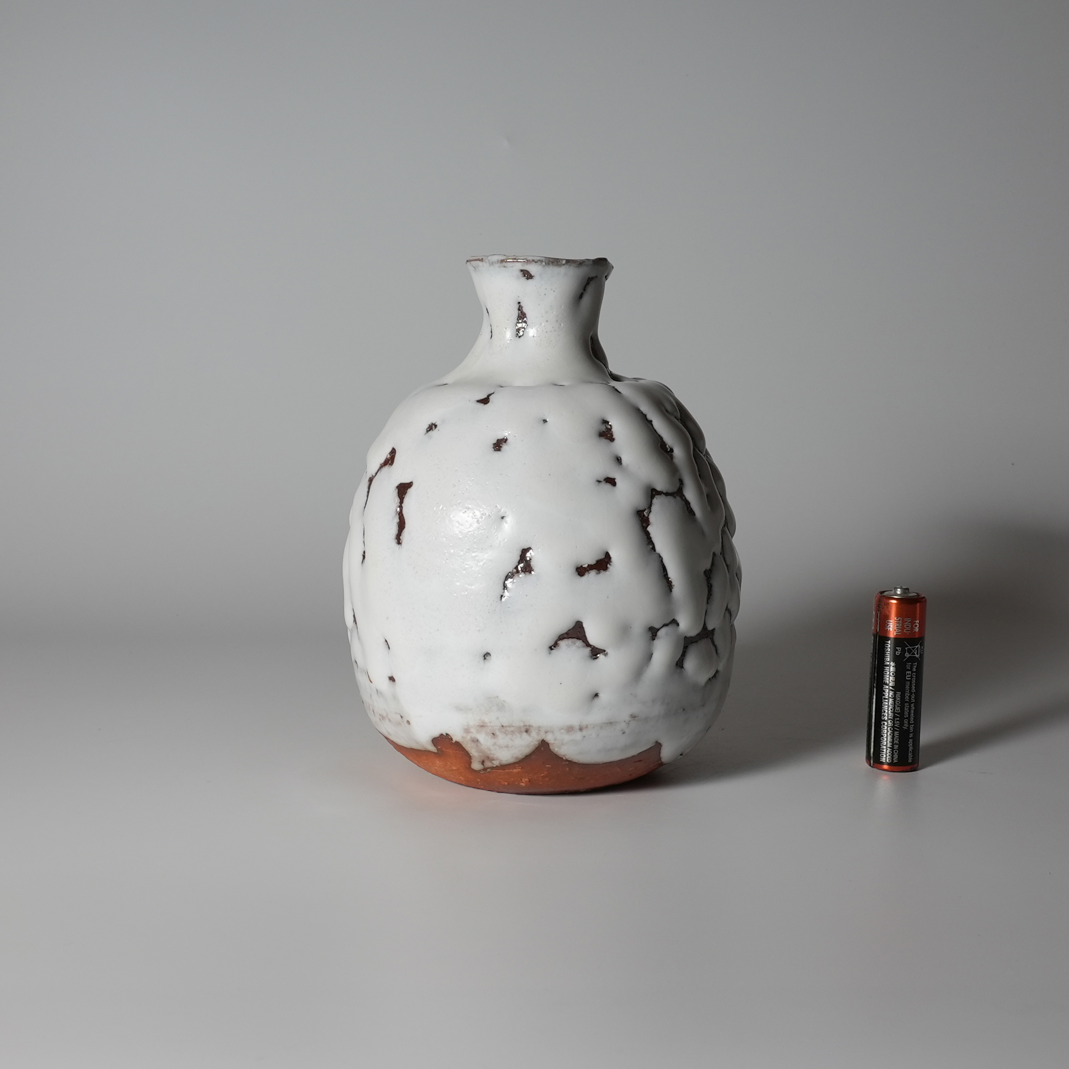 白萩釉徳利 岡田裕作 県指定無形文化財 萩焼 | 萩焼屋Hagiyakiya