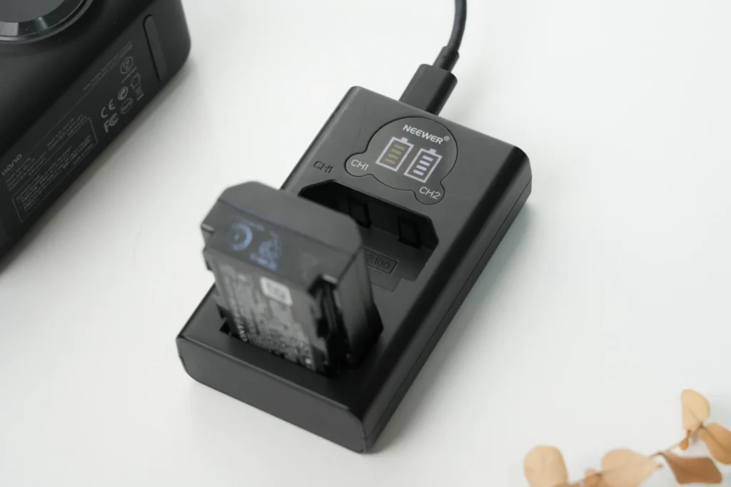 保存版】SONY αシリーズの最適解。バッテリーチャージャーおすすめ3選