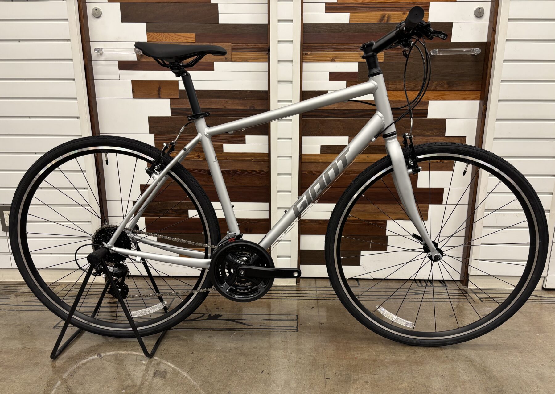 GIANT JAPAN 35th ESCAPE R3 SE登場！｜バイク・自転車の購入修理なら