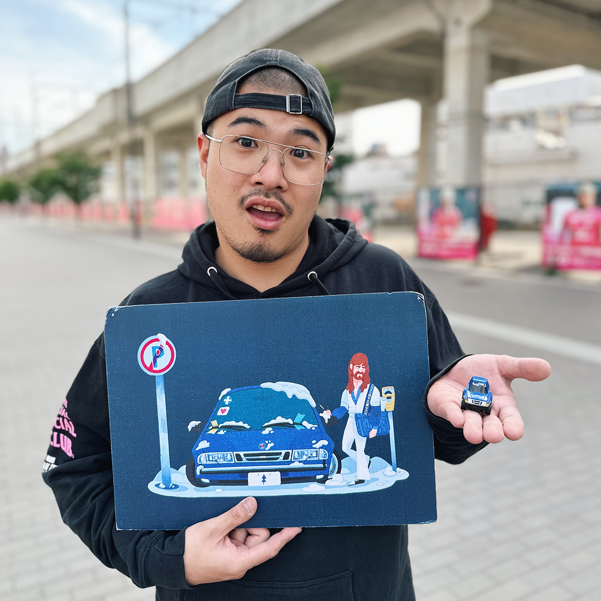 犬を愛でるように車体を眺める。時代を象徴するサーブのデザイン美 by