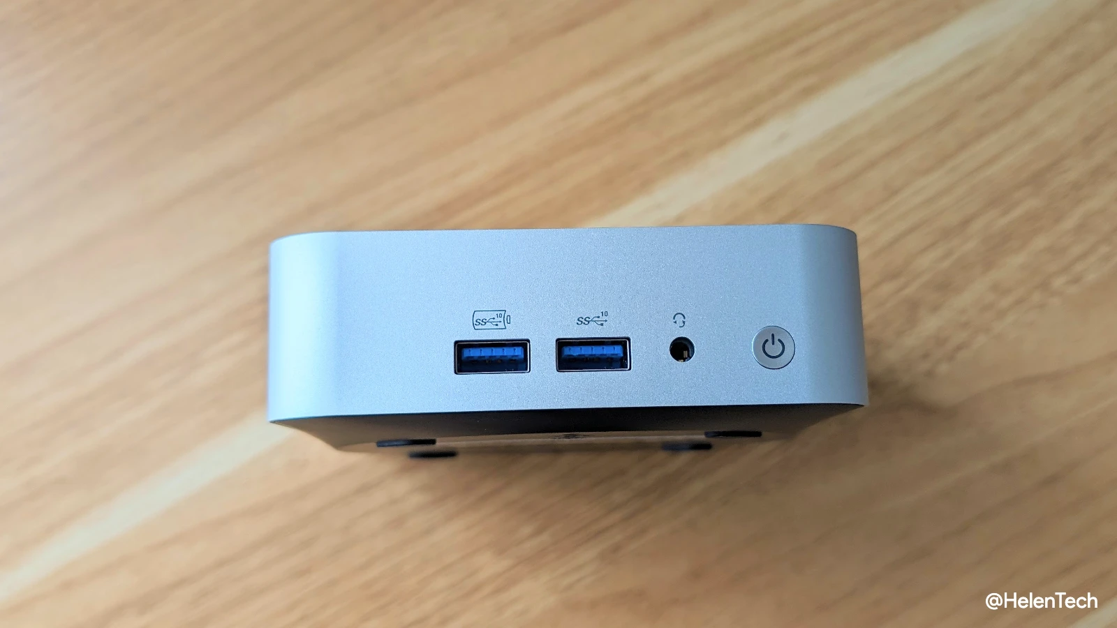 Ryzen 9 8945HS 搭載 GEEKOM A8 を実機レビュー。よりコンパクトでより