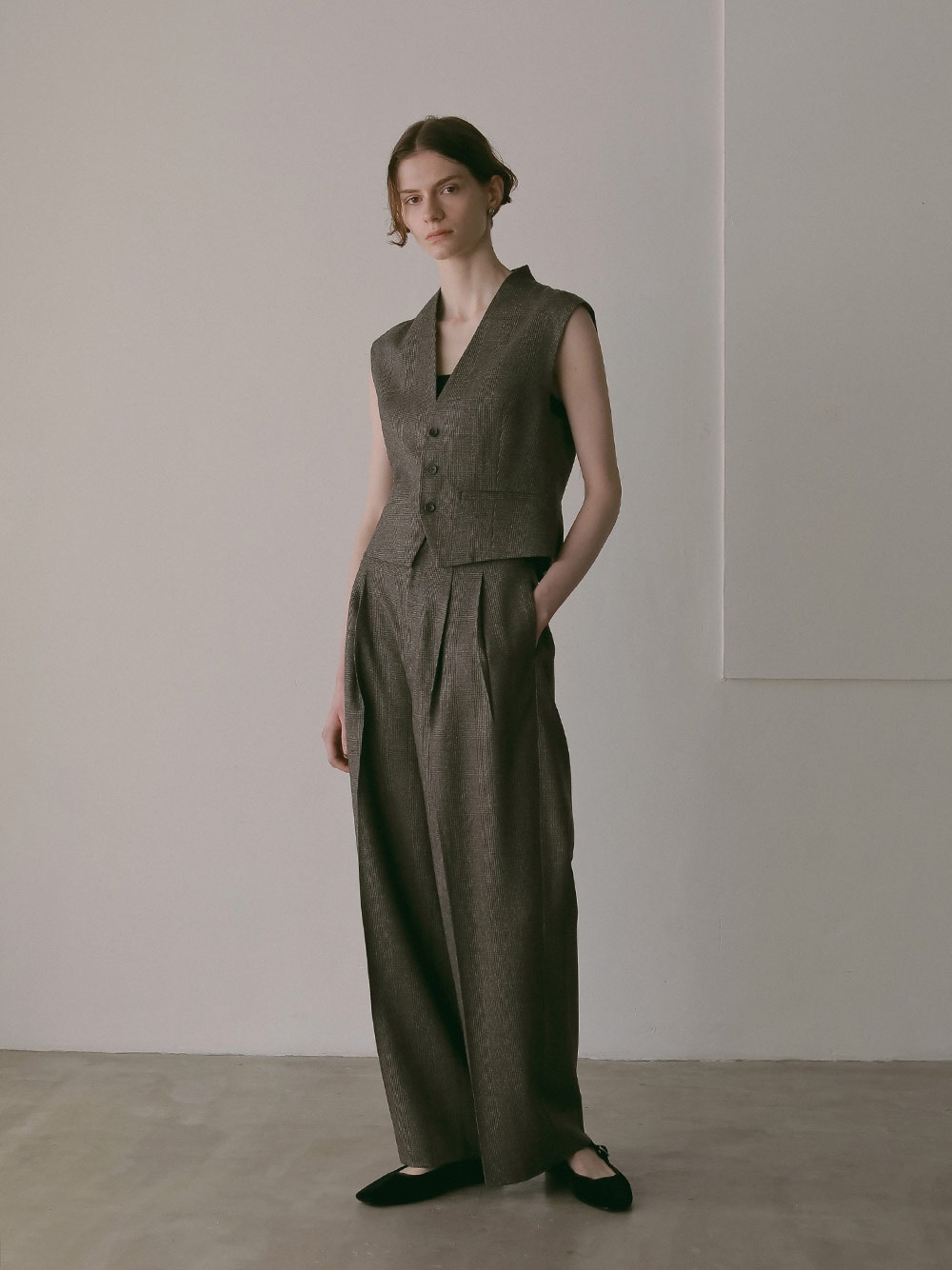 サキソニータックパンツ | Pants | HER. Online Store