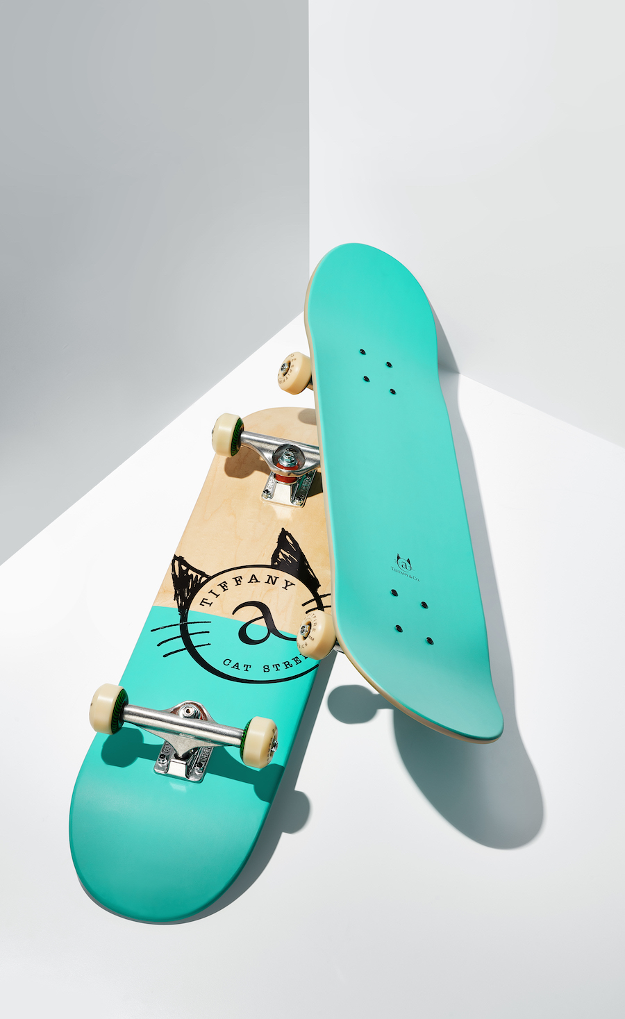 ティファニーブルーのスポーツアイテム、期間限定発売 | HIGHSNOBIETY