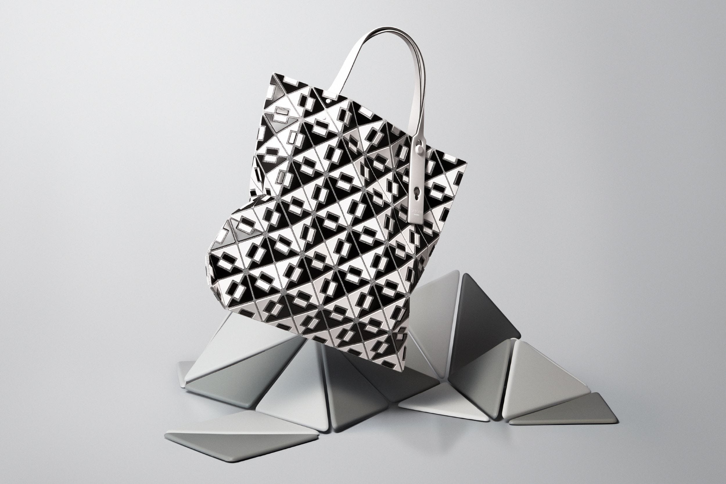 バオ バオ イッセイ ミヤケ」からバイカラーの新バッグ“コネクト”が登場！