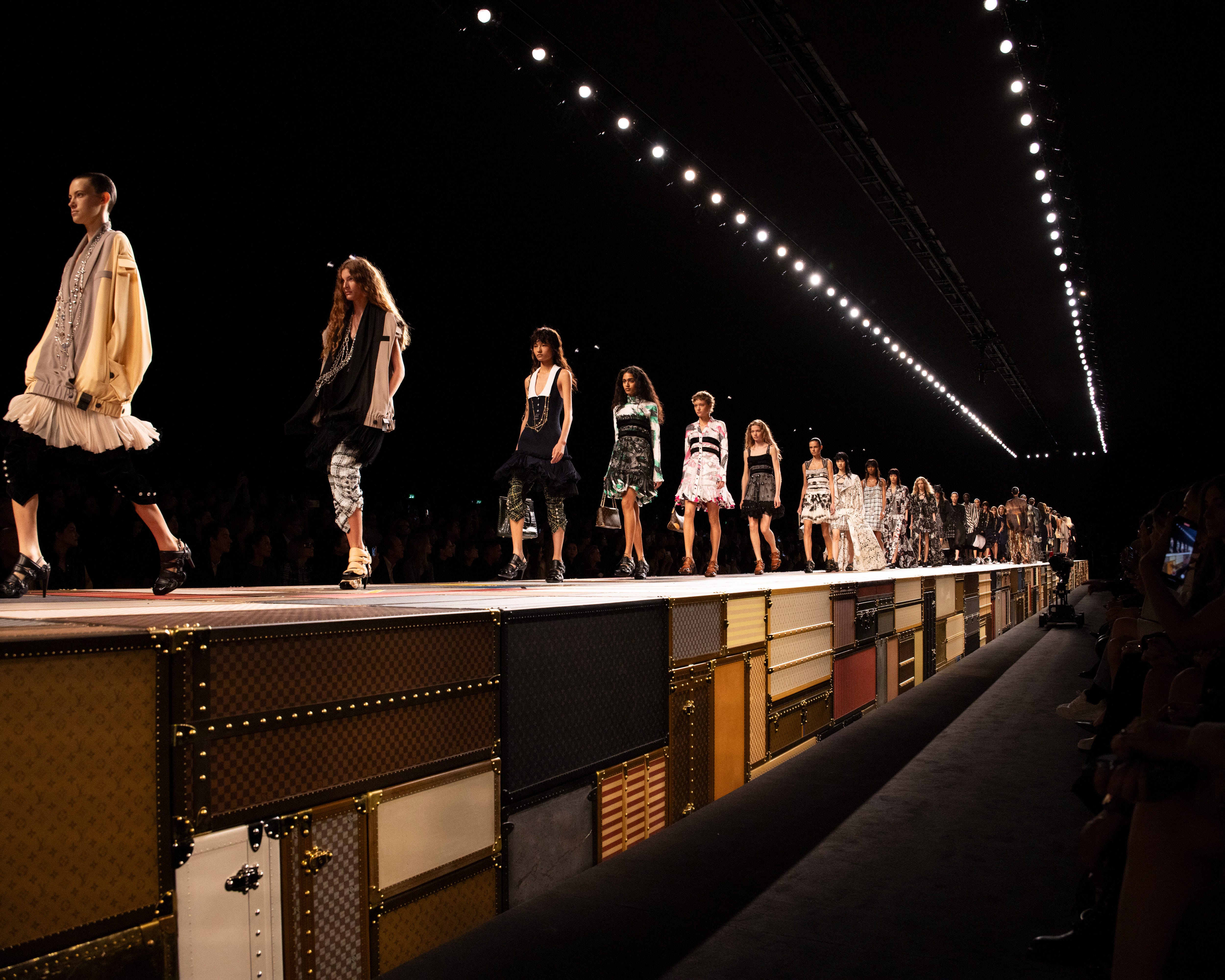 歴史と未来を巡る「ルイ・ヴィトン」。“レトロフューチャリスティック