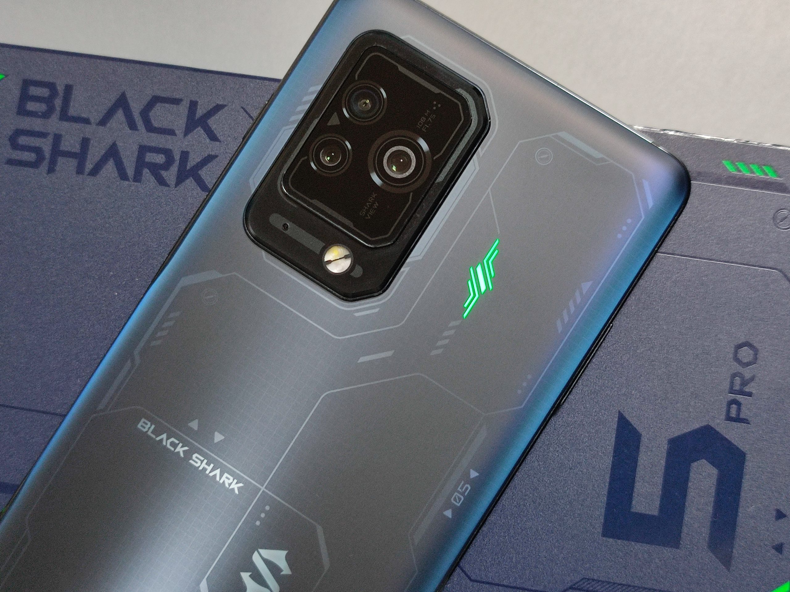 Black Shark 5 Pro レビュー！物理ボタンと感圧タッチ搭載ゲーミング