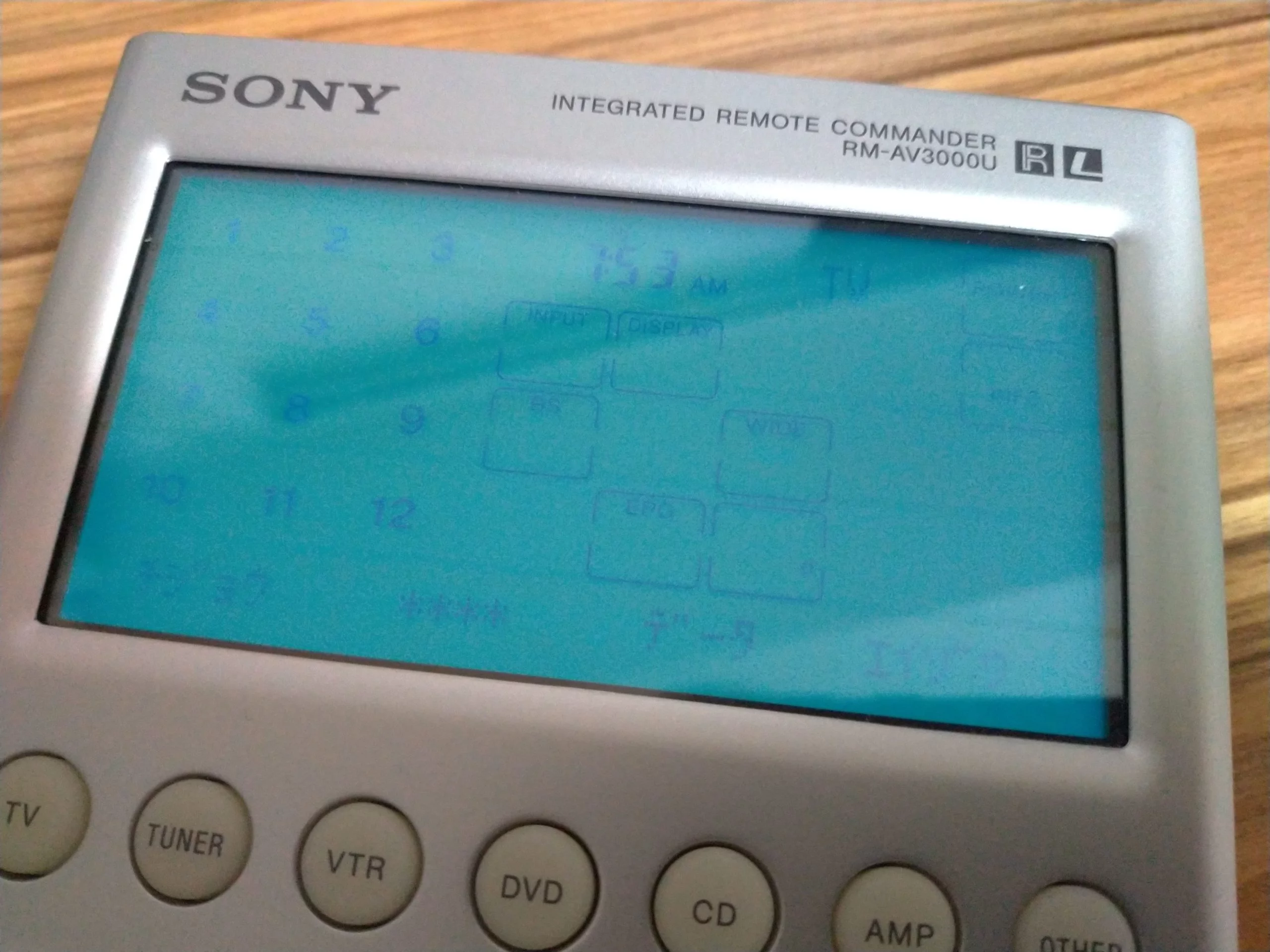 学習機能付き多機能リモートコマンダー SONY RM-AV3000U を買いました