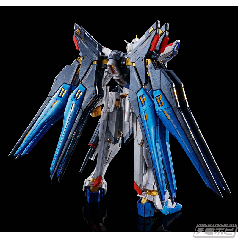 ガンプラ「RG デスティニーガンダム［チタニウムフィニッシュ］」や