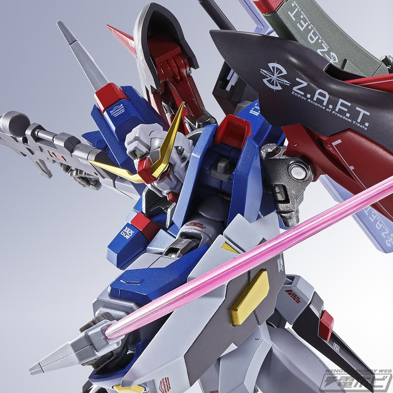 機動戦士ガンダムSEED DESTINY』デスティニーガンダムが彩色の色調と