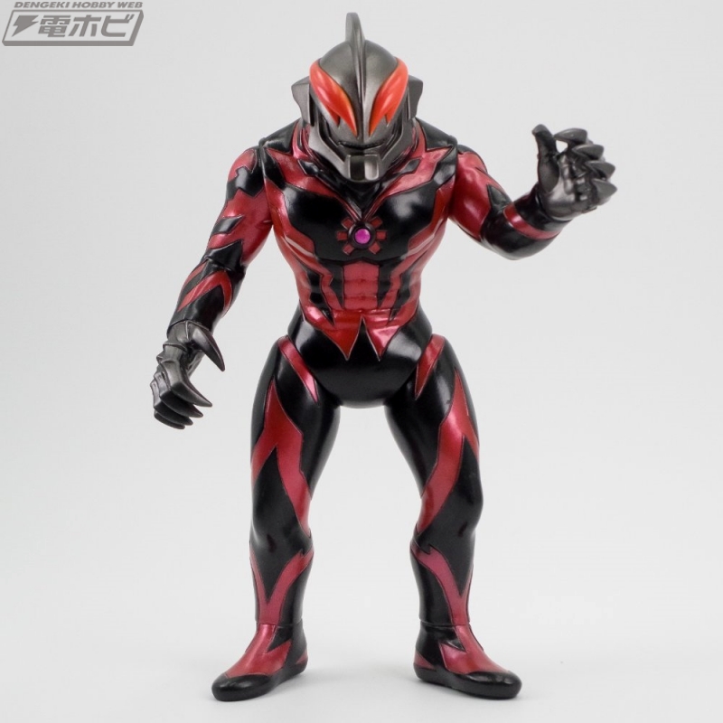 ブルマァクの伝統を受け継ぐソフビモデルの「ウルトラマンゼロ」と