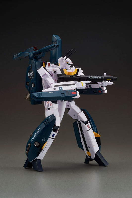パーツ装備をした状態で3形態変形が可能！『超時空要塞マクロス』完全