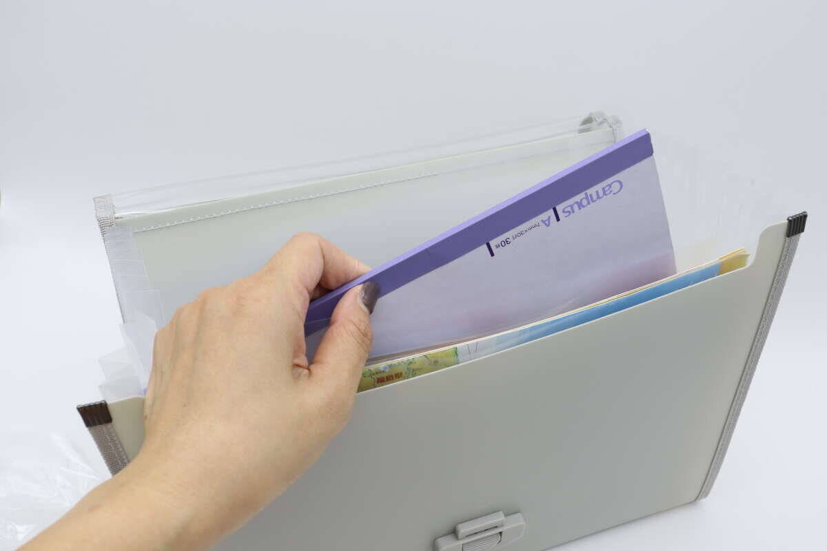 ごちゃつく書類をひとまとめ！整理整頓がが捗る100均優秀文具