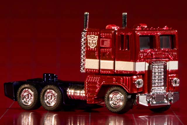 Mattel CreationsにてTRANSFORMERS OPTIMUS PRIME（可変コンボイ）発売