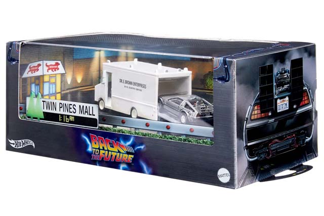 SDCC 2025でBTTFドクのトランポ（＆ダイキャストのJAWS）だと