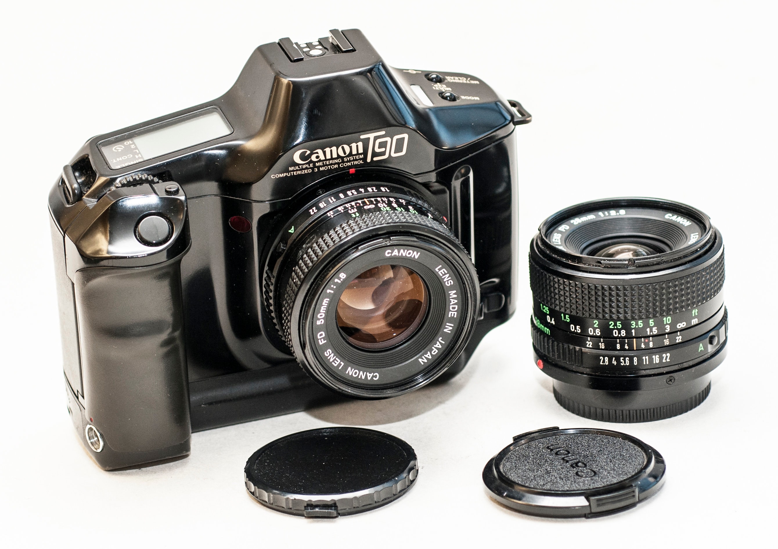 Canon T90フィルムカメラ（FD 50 mm f1.8および28 mm f2.8レンズ搭載