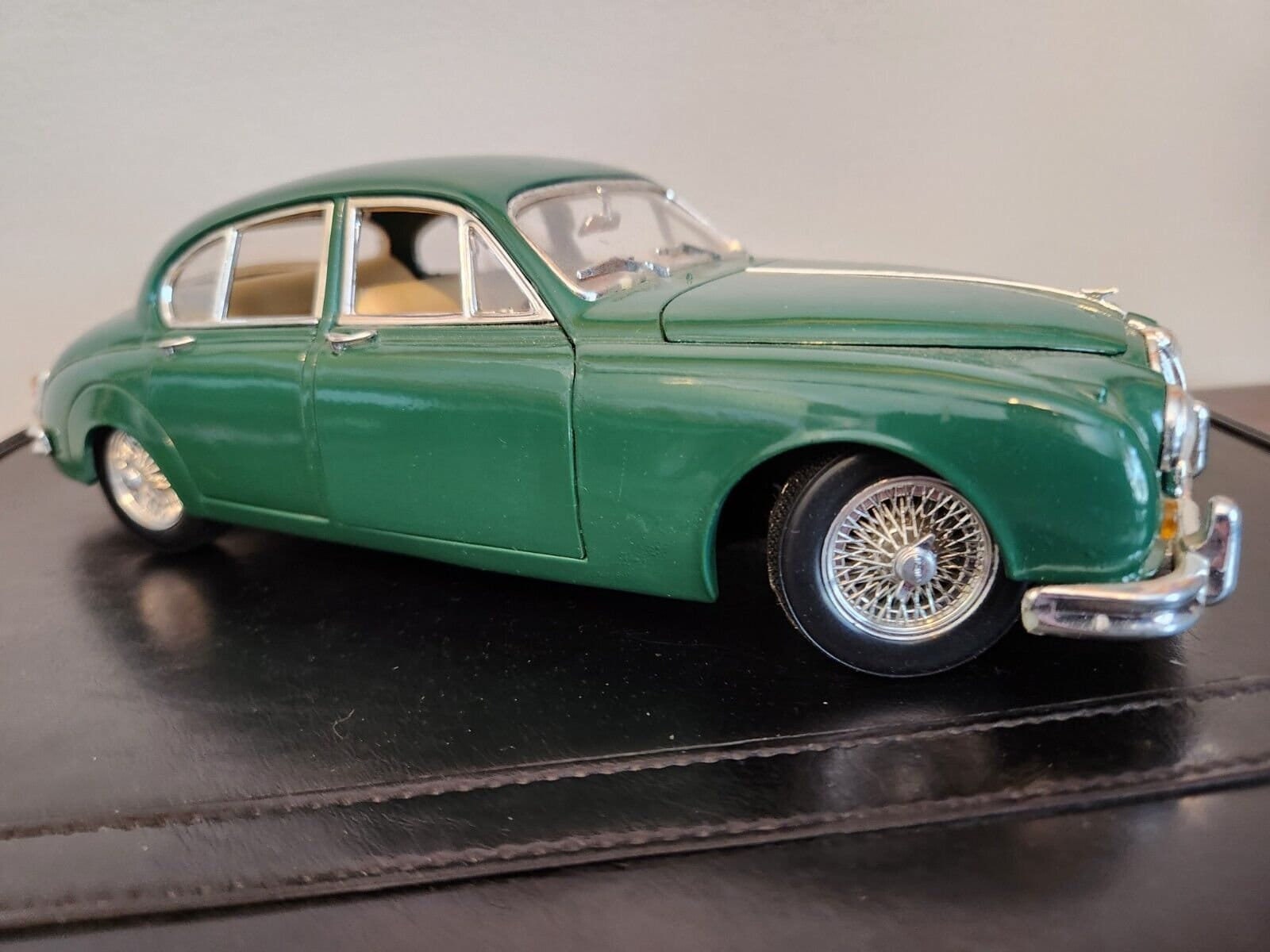 1959 Maisto Jaguar Mark 2 Diecast 1:18 Scale in British Racing