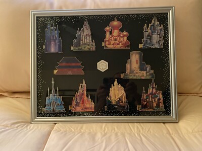 DISNEY CASTLE COLLECTION 10 PINS/COLLECTOR DISPLAY CASE +