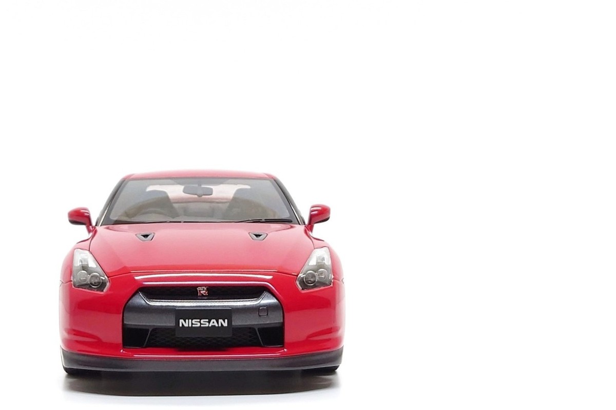 AUTOart 1:18 Nissan GT-R (R35) in Vibrant Red | eBay