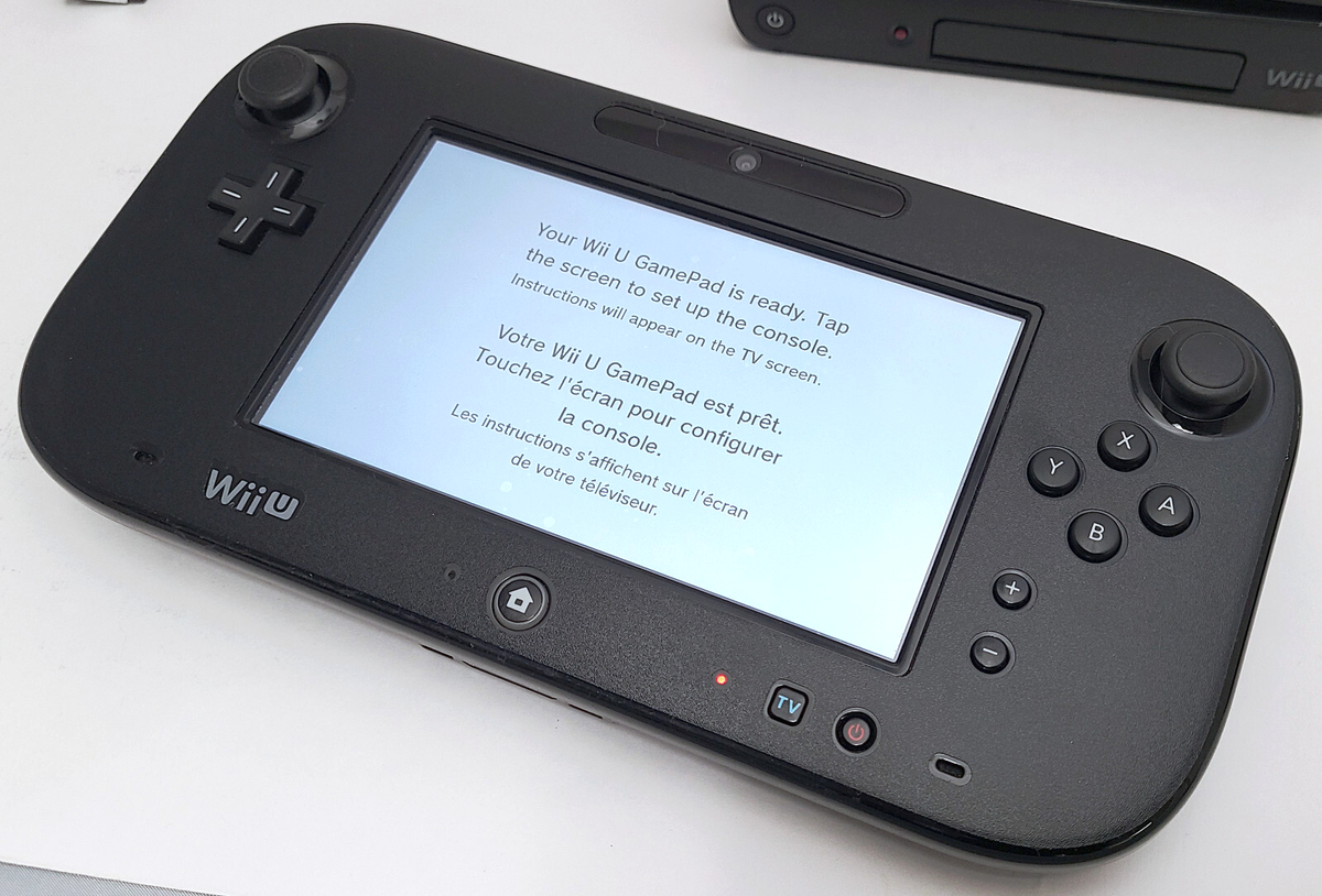 Nintendo Wii U Gaming System 32GB Console + Gamepad Complete