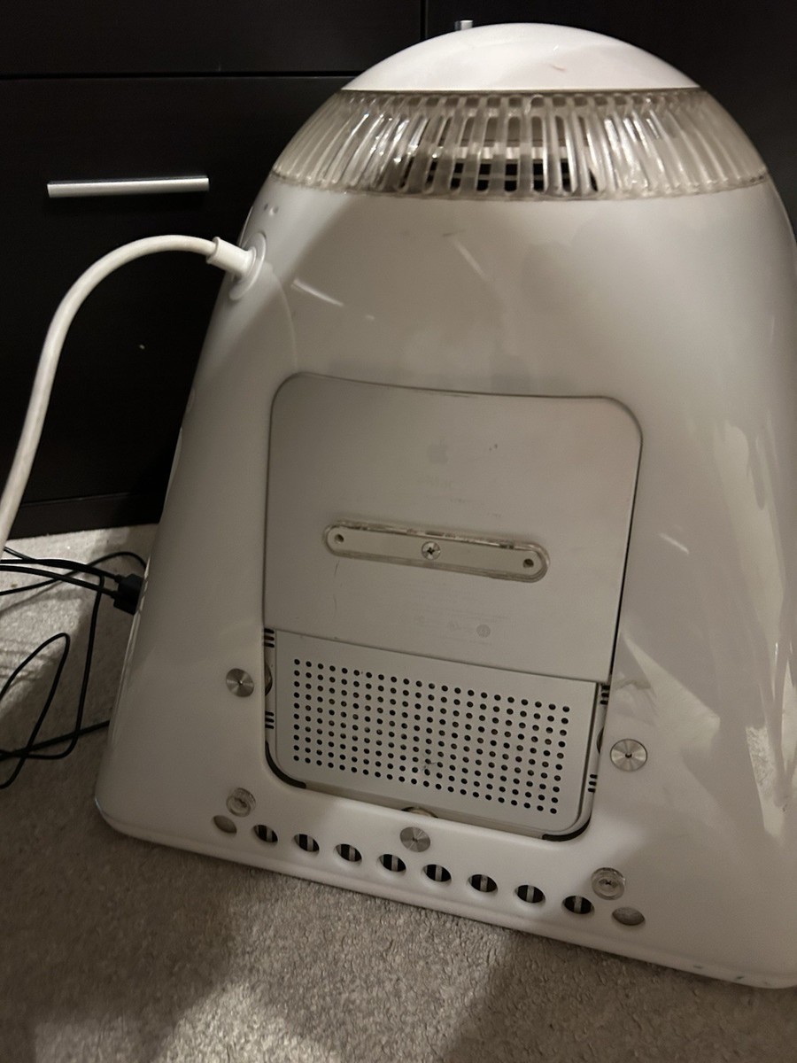 Apple eMac G4 (700MHz, 1GB RAM, Mac OS X 10.4.11) – Working