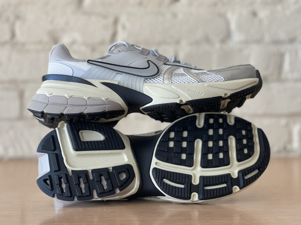 Nike V2K Run Summit White Silver Black FD0736-100 Women's Size 9