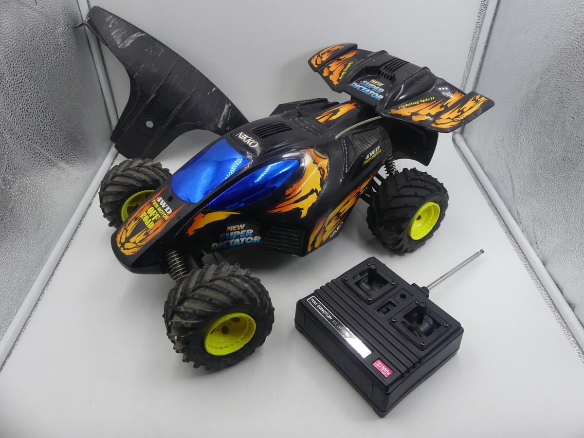SUPER DICTATOR NIKKO 4WD TWIN ENGINE 1/8 R/C TOY CAR BUGGY DAMAGED