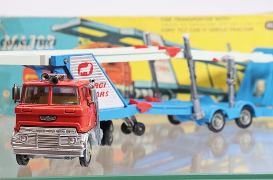 Vintage Rare CORGI 1138 CAR TRANSPORTER WITH FORD TILT CAB H