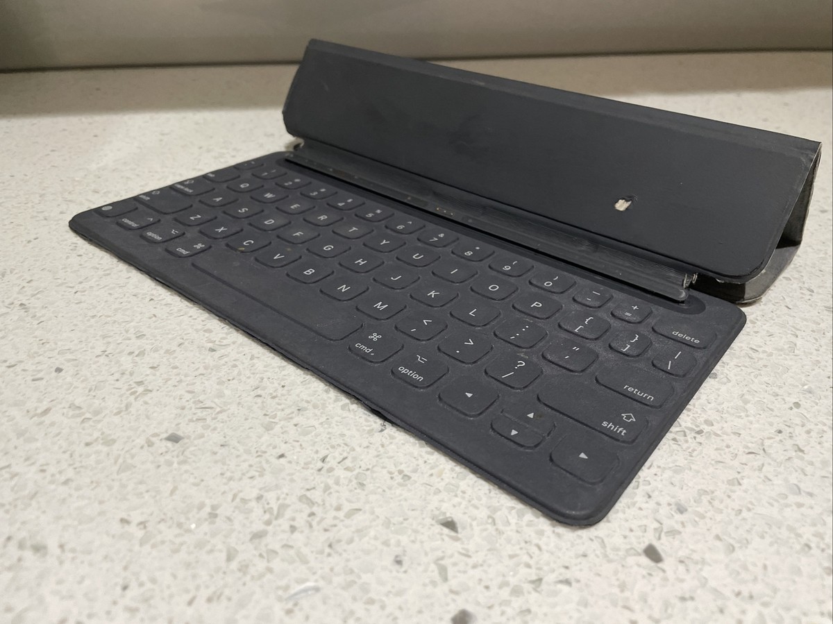Genuine Apple iPad Pro 10.5” inch Smart Keyboard Model A1829, Not