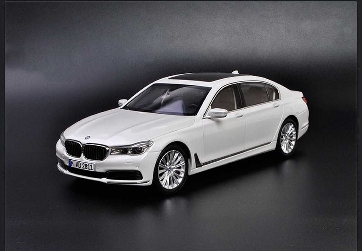 1/18 Scale BMW 7 Series 750 Li 2017 White Diecast Car Model Toy