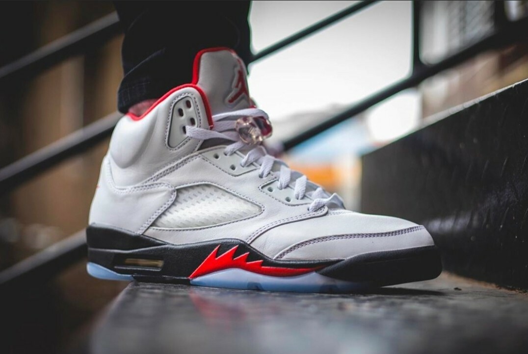 Nike Air Jordan 5 Retro Fire Red Silver Tongue Men Sz 8, Wmn 9.5