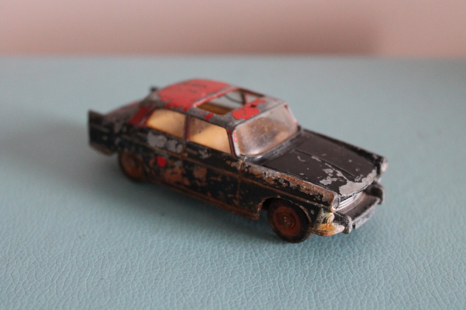 Dinky 1400, Peugeot 404 Taxi - Free Price Guide & Review