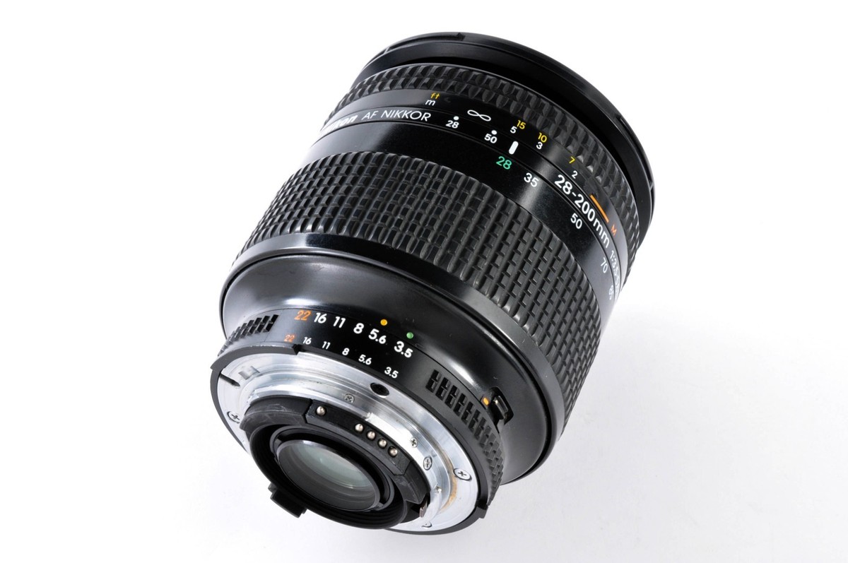 NIKON AF NIKKOR 28-200mm f/3.5-5.6 D Zoom Lens Near Mint From