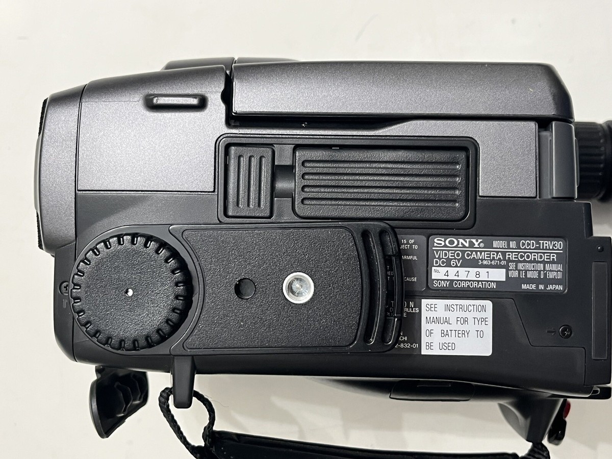 Sony Handycam CCD-TRV30 Hi-8 Camcorder W Flip Out Screen Nightshot
