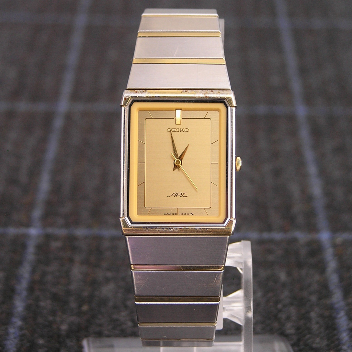 80s VINTAGE SEIKO ARC 1221-5740 Dress Watch [New Battery] - Japan