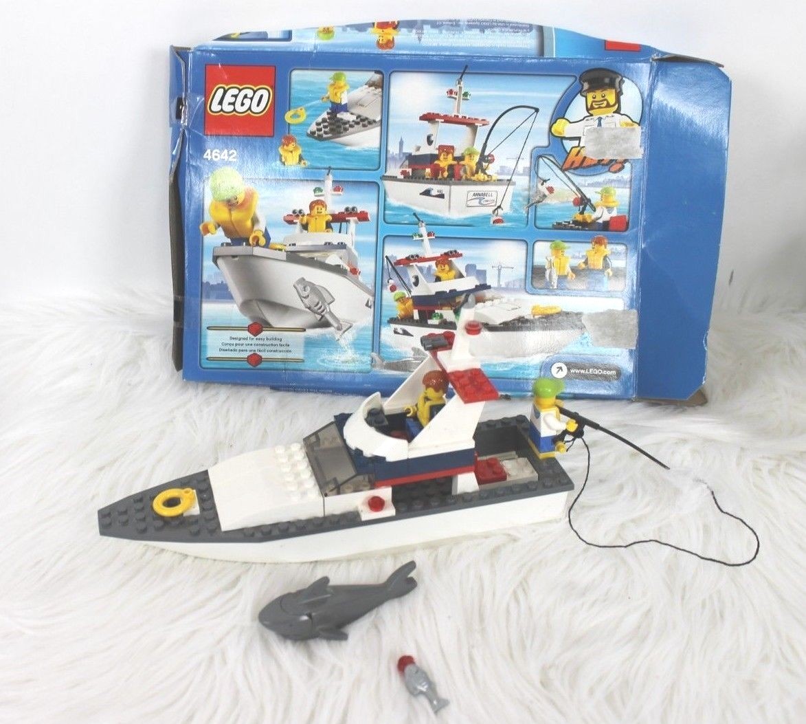 Lego City Fishing Boat 4642 Set in Box Near Complete 2011 Minifigs