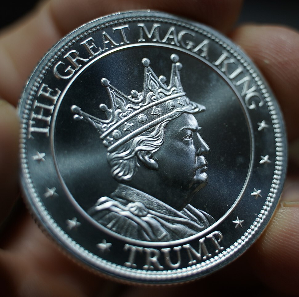 Great MAGA King Donald Trump 1oz 999 FINE Silver art bar round