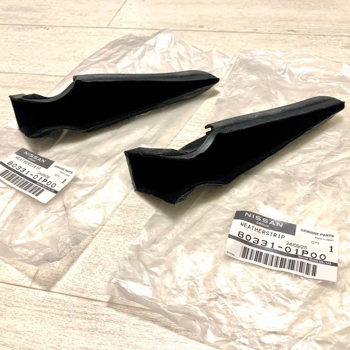 NISSAN OEM 300ZX Z31 84-89 Front Door Corner Rubber RH LH 80331