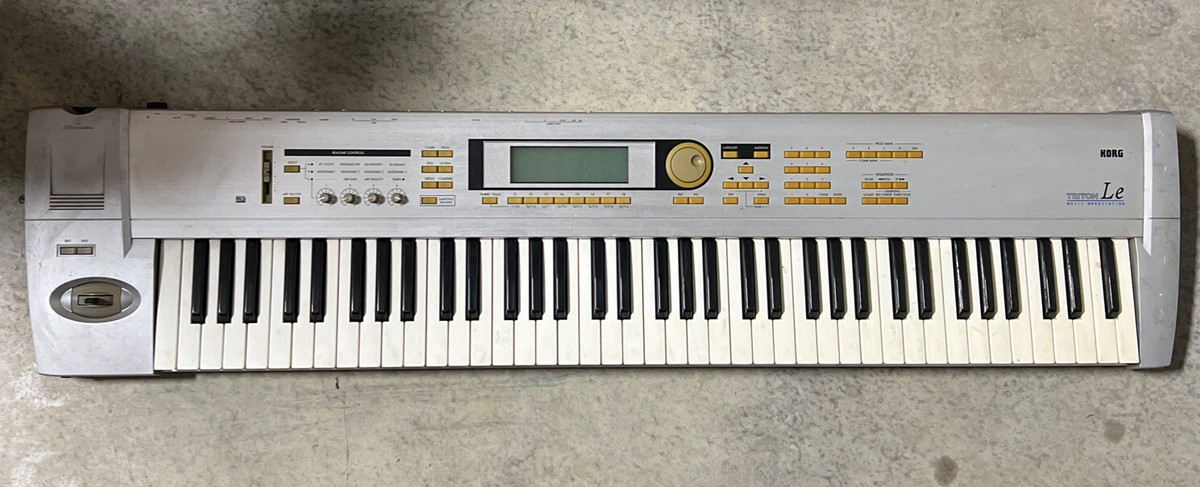 Korg Triton Le 76key MUSIC WORKSTATION KEYBOARD Please read