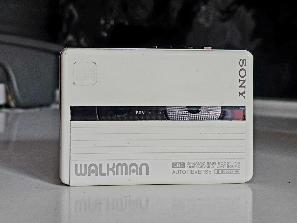 ULTRA RARE 1988 WHITE SONY WM-503 WALKMAN JAPANESE IMPORT DYNAMIC
