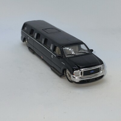 Maisto Playerz Luxury Diecast Collection Ford Excursion Limousine