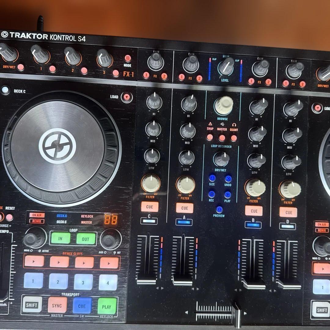 Native Instruments Traktor Kontrol S4 MK2 DJ Controller 4-Channel
